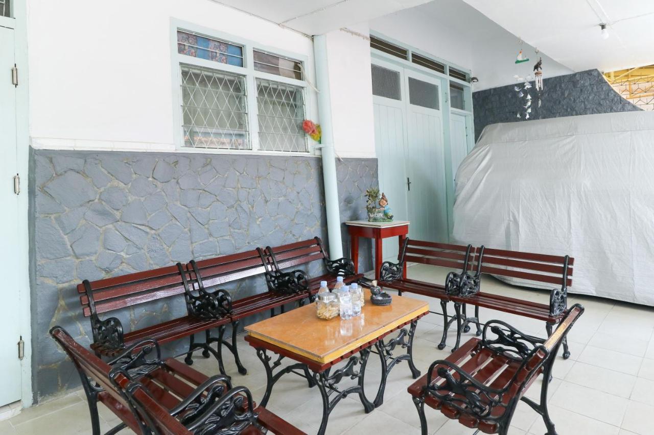 Emy'S Guesthouse Jenggrik Exterior photo